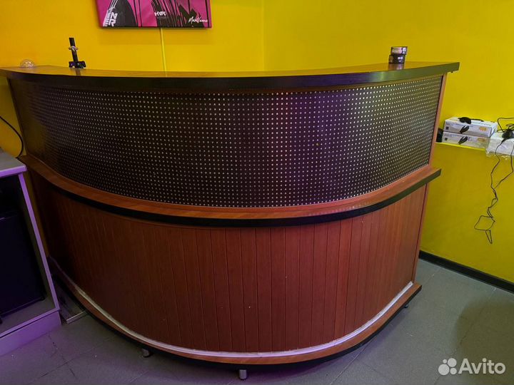 Стойка ресепшн угловая бу