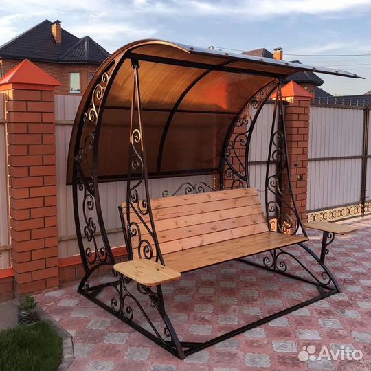 Качель с откидной спинкой и боковыми столиками