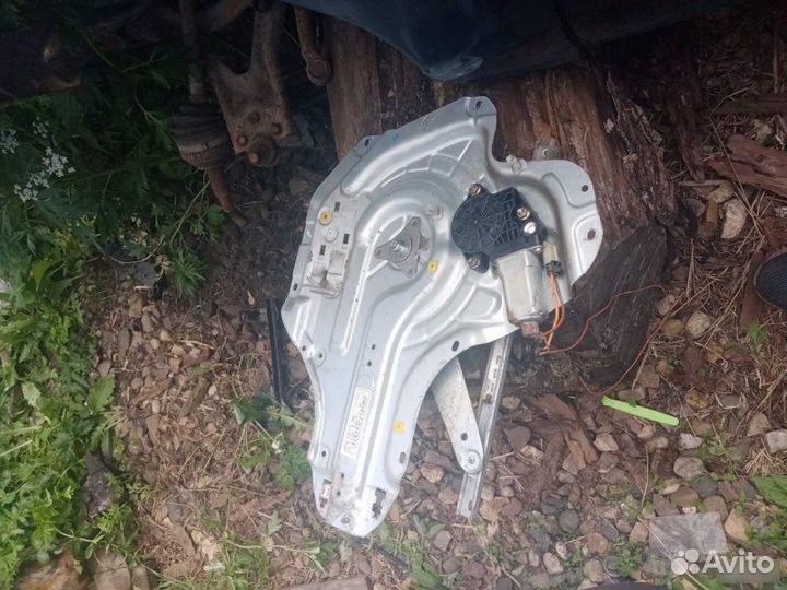 Стеклоподъемник задний Hyundai Elantra 3 2004