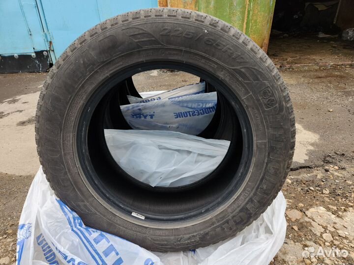 Goodyear EfficientGrip SUV 225/65 R17 102H