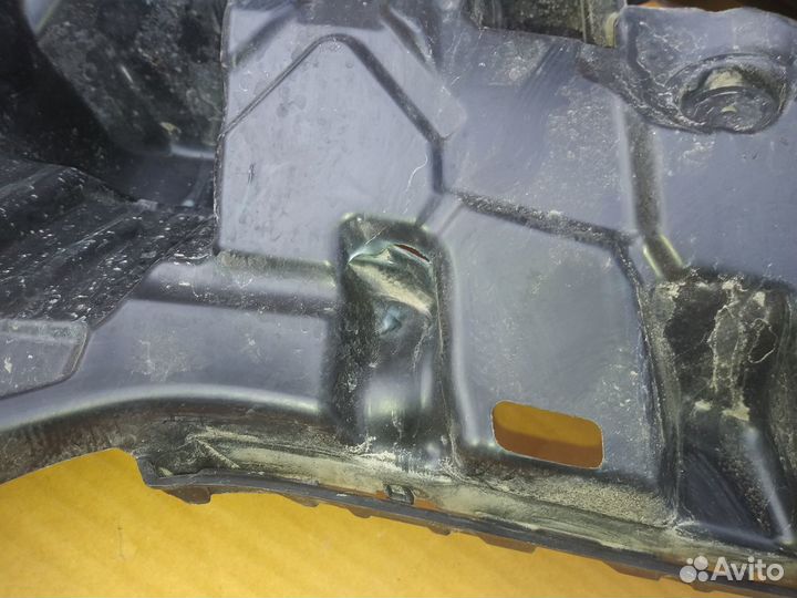 Кронштейн переднего бампера правый BMW X5 G05