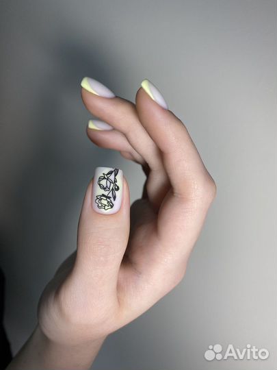 Маникюр с покрытием гель-лаком
