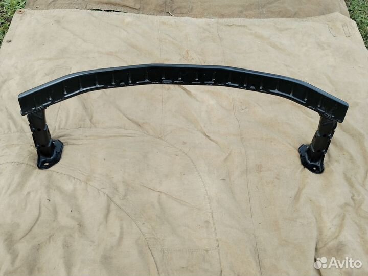 Передний усилитель бампера Suzuki SX4