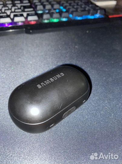 Беспроводные наушники Samsung SM-R140