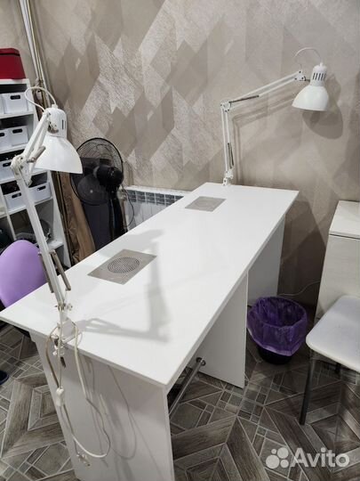 Маникюрный стол бу