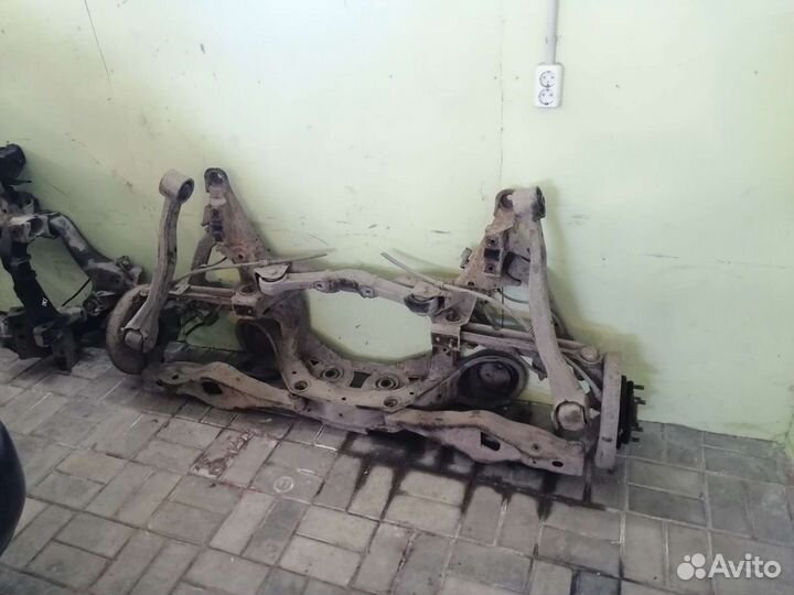 Подрамник задний Mitsubishi Pajero Montero 3