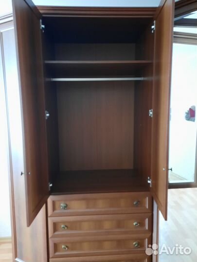 Шкаф