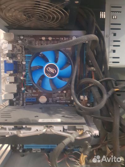 Компьтер с монитороми клавиатурой