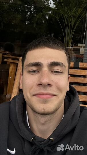 Бариста, официант, администратор, продавец-консуль