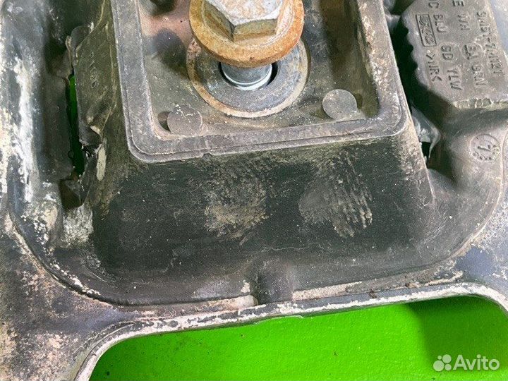 Опора двигателя левая Ford Focus 2 седан 1.6 shda