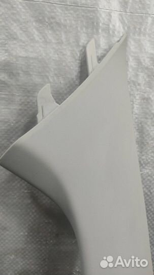 Обшивка правой стойки Daihatsu Sirion 2008