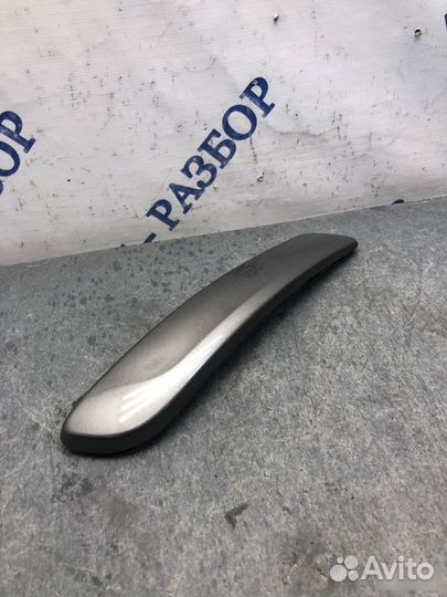 Накладка внутренней ручки двери передняя левая