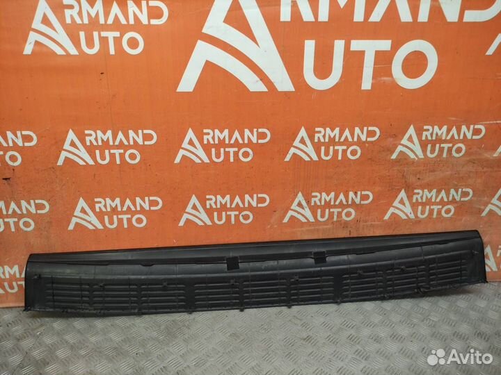 Накладка бампера верхняя задняя Toyota Land