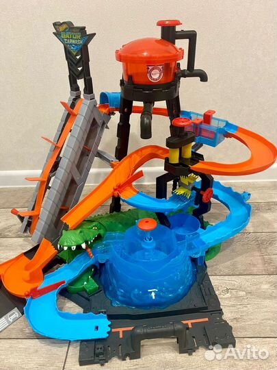 Хотвилс трек Автомойка с крокодилом