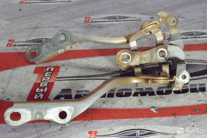 Петля капота c Toyota Vitz KSP90 1KR-FE