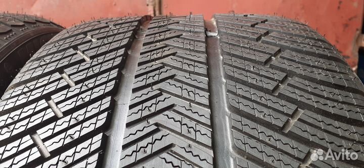 Michelin Pilot Alpin PA4 255/40 R20 и 285/35 R20
