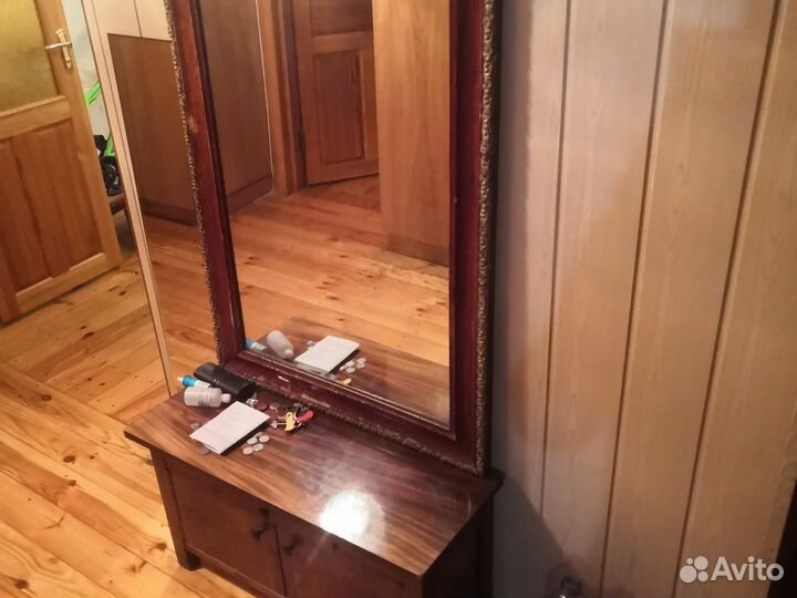 Зеркало старинное в раме напольное