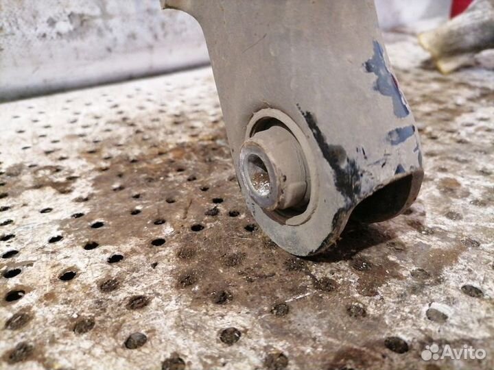 Рычаг задний правый Mitsubishi Outlander