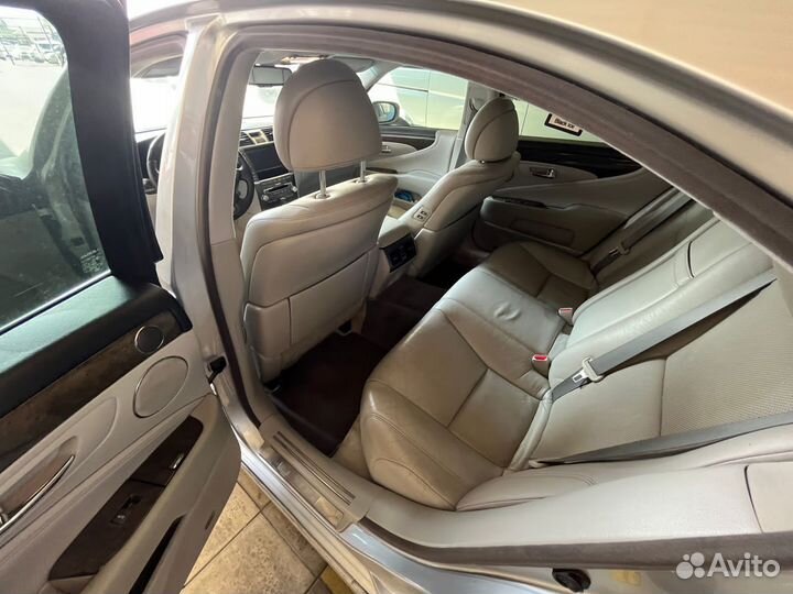 Lexus LS, 2010
