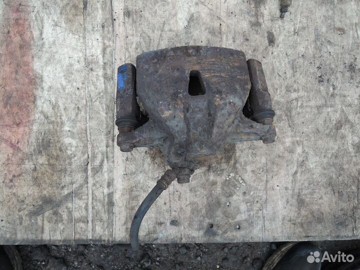 Суппорт тормозной передний правый Lexus IS 250/350