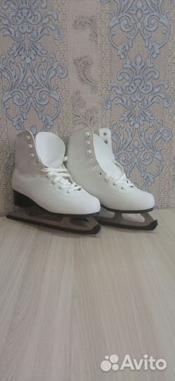 Коньки фигурные женские 37/38 размер