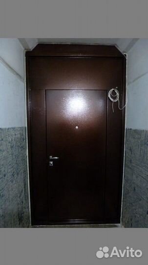 Тамбурная дверь