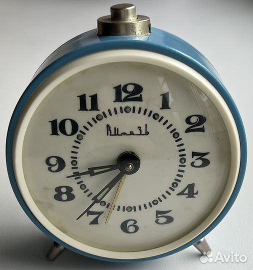 Часы будильник Витязь