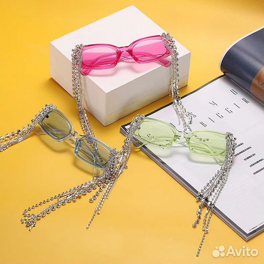 Солнцезащитные очки со стразами
