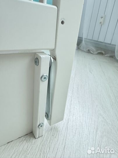 Детская кроватка с маятником и ящиком