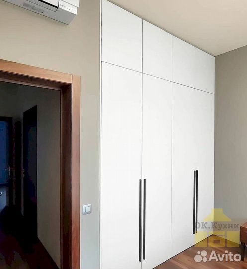 Распашной шкаф