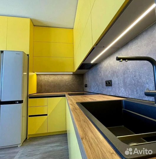 Угловой кухонный гарнитур современный