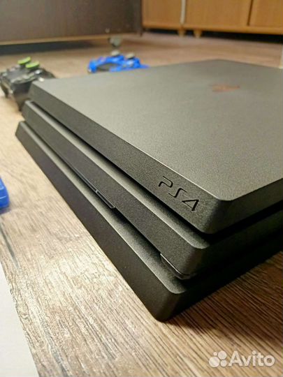 Sony ps4 pro. 1tb. два геймпада + игра