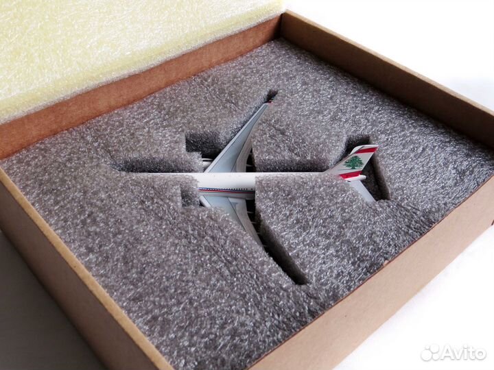 Модель самолёта Airbus A330-200 MEA (1:400)