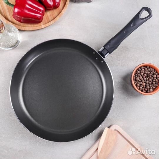 Сковорода Consul, d28 см, пластиковая крышка, стек