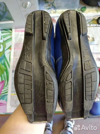 Лыжи, палки и ботинки