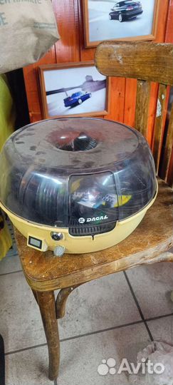 Автомат для подачи комапктдисков