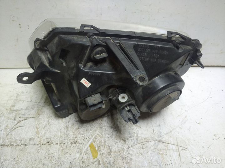 Фара правая Renault Duster 2010-2021