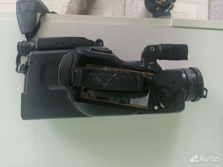 Видеокамера Sharp VL-C7400E