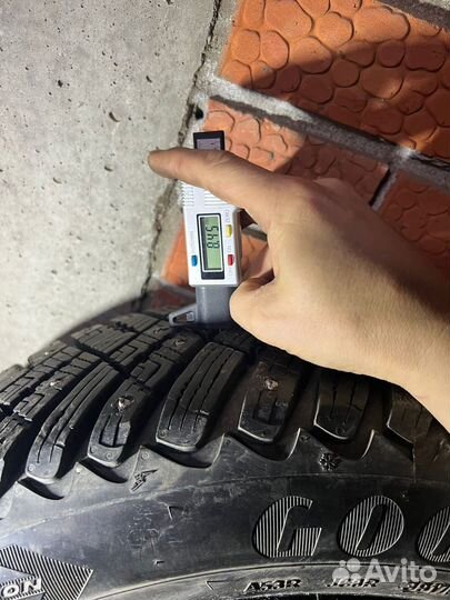 Goodyear Ultragrip Ice Arctic 215/55 R17 98T