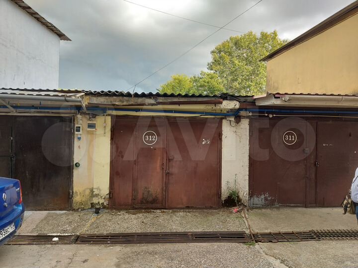 Гараж, > 30 м²