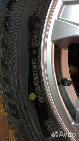 Bridgestone Blizzak VRX 215/65 R16 98S
