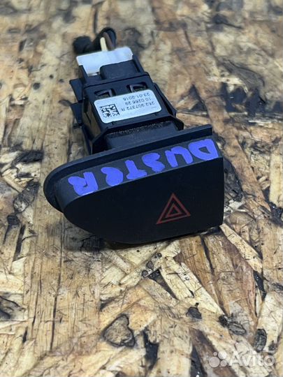 Кнопка аварийной сигнализации Рено Дастер