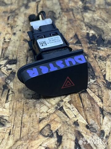 Кнопка аварийной сигнализации Рено Дастер