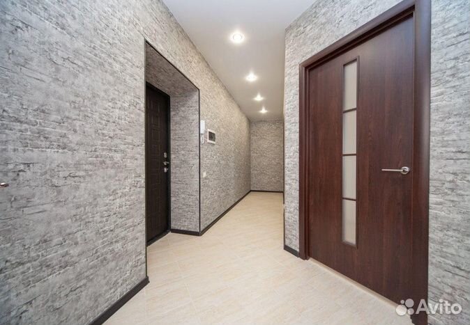 Поклейка обоев подготовка стен. Разводка электрик