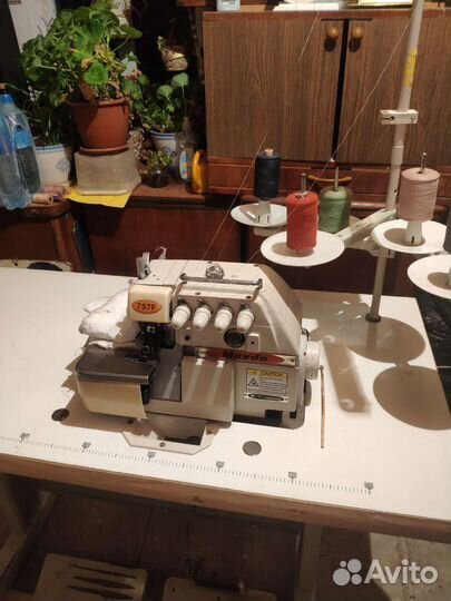 Продам промышленный коверлок Maxdo 757F