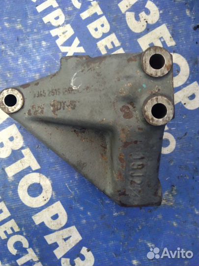 Кронштейн опоры двигателя. Iveco Daily