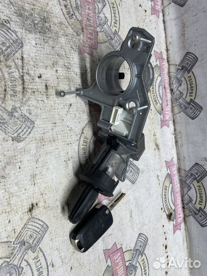 Замок зажигания Опель Астра Н