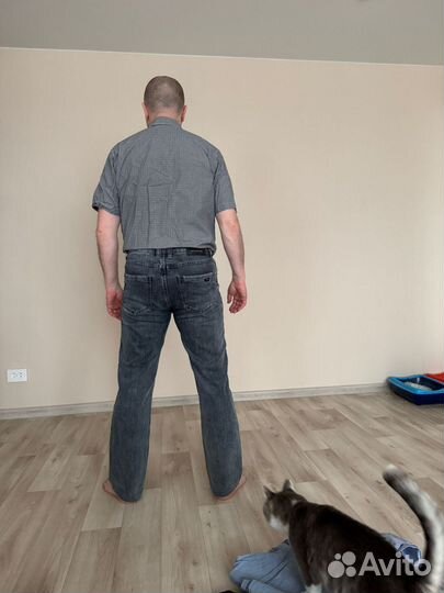 Джинсы чёрные и голубые