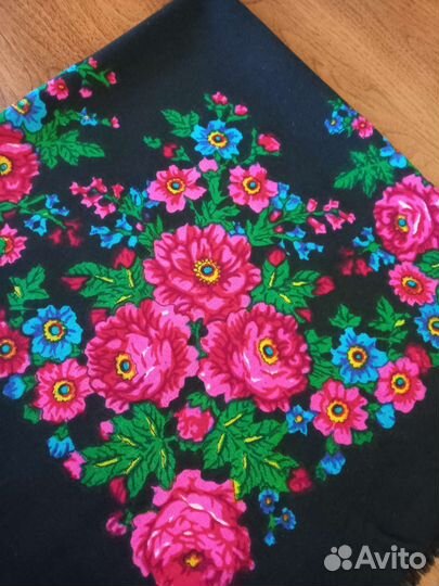 Павловопосадский шерстяной платок,много