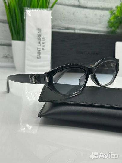 Солнцезащитные очки женские Saint Laurent
